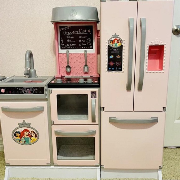 BRAND NEW IN BOX- Disney Princess Style Gourmet Smart Kitchen - Picture 2 of 3